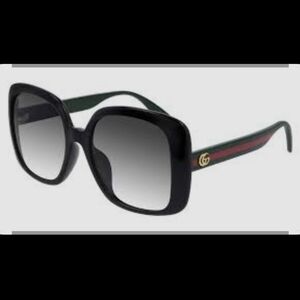 Gucci Black Sunglasses with Classic Gucci Stripes